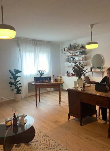 Produits de beauté, maquillage, entrée institut miss beauty wellness
